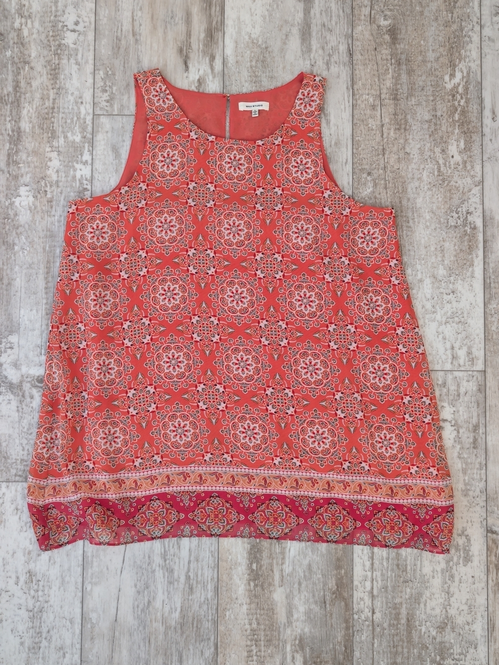 Max Studio Coral Medallion Border Tank